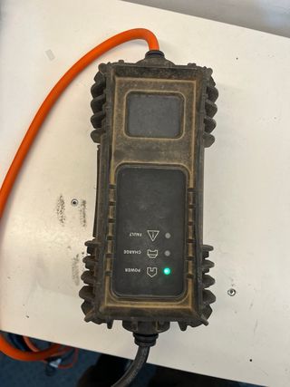 Cargador PSA Aptiv Vehículos Eléctricos híbridos