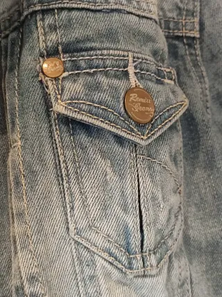 Chaqueta vaquera desgastada