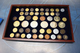 02. Historia de la Moneda. Monedas, vitrina. El Mundo.