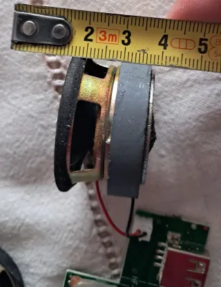 Placa electrónica con altavoces