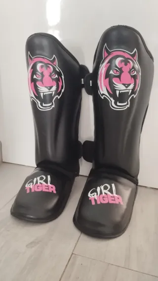 Kit Muay Thai/MMA: Guantes, espinilleras y shorts