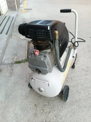 Compresor de aire blanco 2Hp