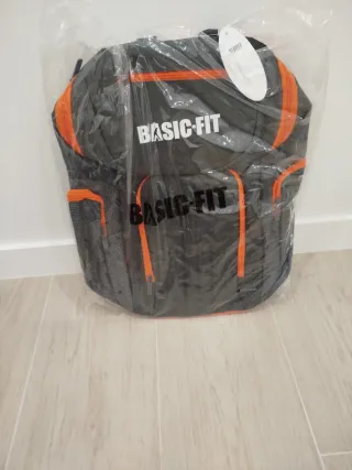 Mochila Basic Fit Negra y Naranja