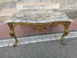 Mesa de bronce y mármol estilo barroco