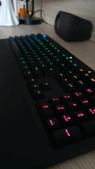 Teclado Logitech G213 RGB Gaming