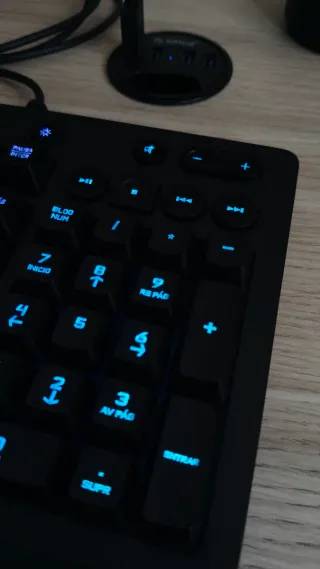 Teclado Logitech G213 RGB Gaming