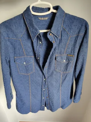 Camisa Guess azul bordada