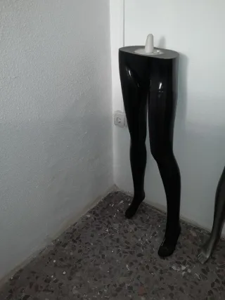 Piernas maniquí femenina