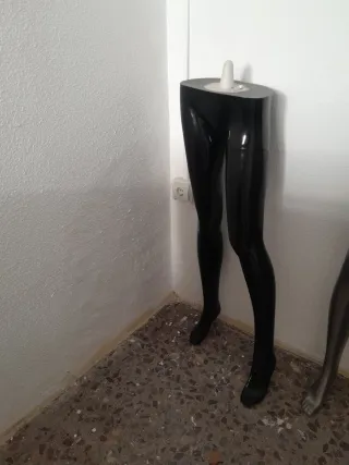 Piernas maniquí femenina