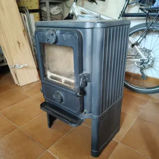 Estufa leña/carbón Morso Negra