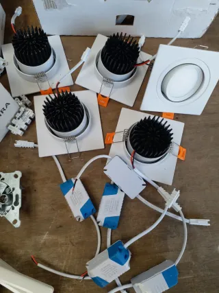 Lote de interruptores y luces