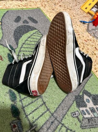 Zapatillas Vans Sk8-Hi Negras y Blancas