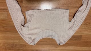 Crop top beige de manga larga