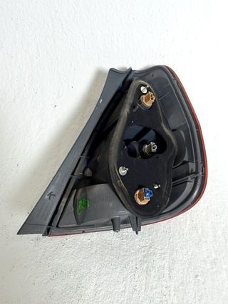 PILOTO TRASERO IZQUIERDO HONDA JAZZ (GK)