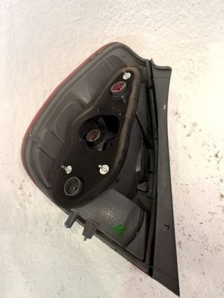 PILOTO TRASERO DERECHO HONDA JAZZ (GK)