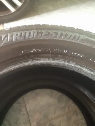 Pareja de neumáticos Bridgestone 235/60R18 107W