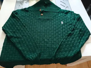 Jersey de punto verde.