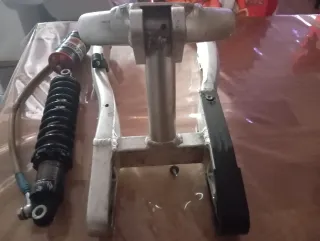 Basculante Cantilever con Amortiguador