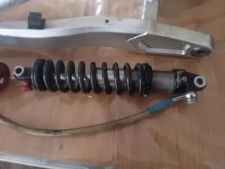 Basculante Cantilever con Amortiguador