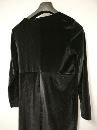 Vestido negro terciopelo corte irregular