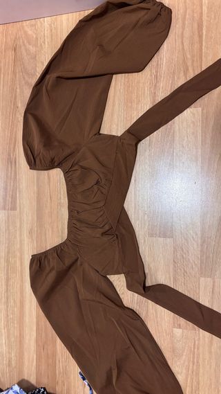 Crop top marrón fruncido manga larga