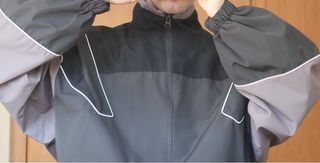 Cazadora oversize Zara negra gris