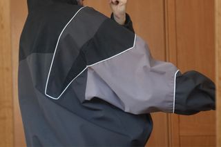 Cazadora oversize Zara negra gris