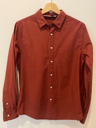 Camisa casual hombre rojo teja