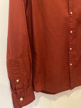 Camisa casual hombre rojo teja