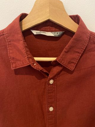 Camisa casual hombre rojo teja