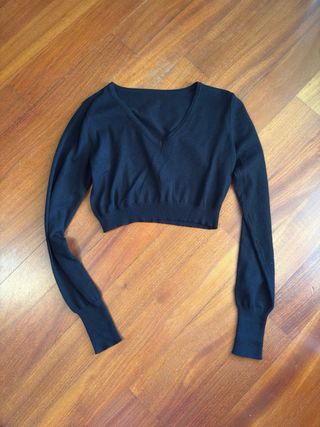 MAGLIONCINO CROP NERO SCOLLO A V