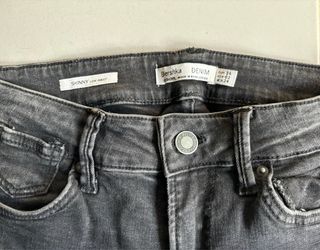 Jeans skinny neri Bershka strappati taglia 34 EUR