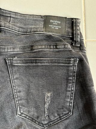 Jeans skinny neri Bershka strappati taglia 34 EUR