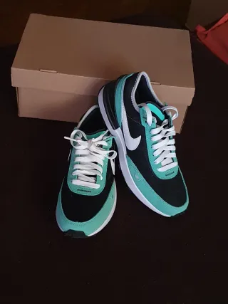 Nike Waffle menta/negro T.38