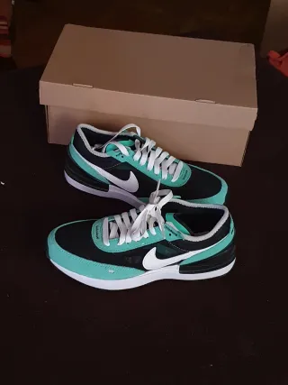 Nike Waffle menta/negro T.38