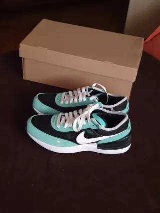 Nike Waffle menta/negro T.38