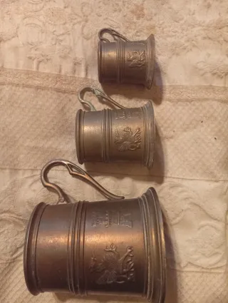 Set 3 boccali vintage in metallo