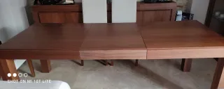 Mesa de comedor de madera