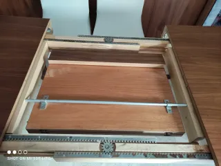Mesa de comedor de madera