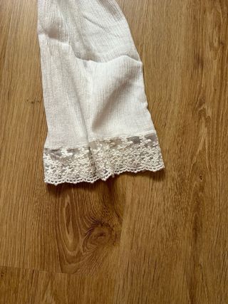 Fular blanco con encaje