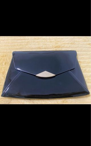 Bolso de mano negro charol