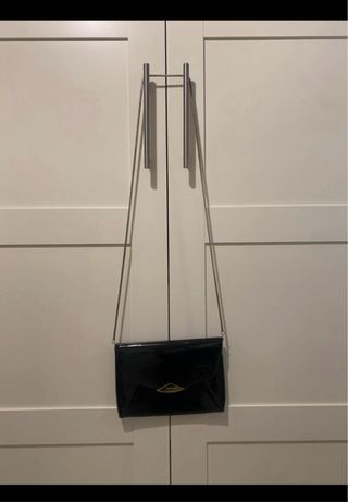 Bolso de mano negro charol