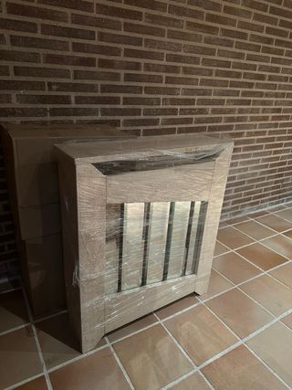 Cubre radiador de mármol y vidrio