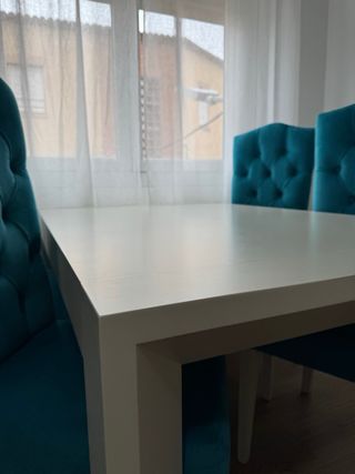 Mesa extensible con 4 sillas azul turquesa