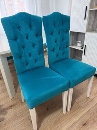 Mesa extensible con 4 sillas azul turquesa