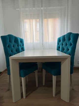 Mesa extensible con 4 sillas azul turquesa