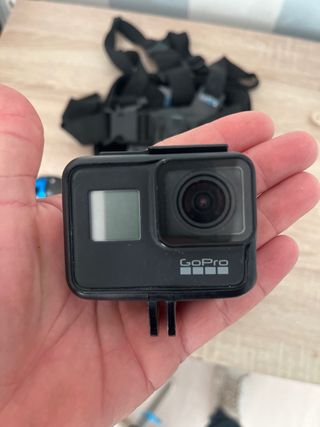 GoPro Hero 7 + Accesorios ( Arnes para el pecho)