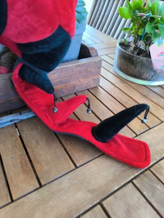 Cappello Milan con Corna Rosse e Nere