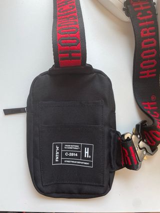 Riñonera Hoodrich Negra y Roja Sin Estrenar