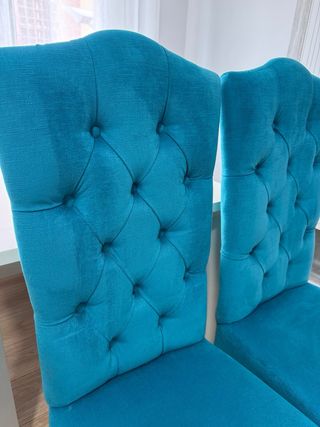 Sillas de diseño capitoné color teal